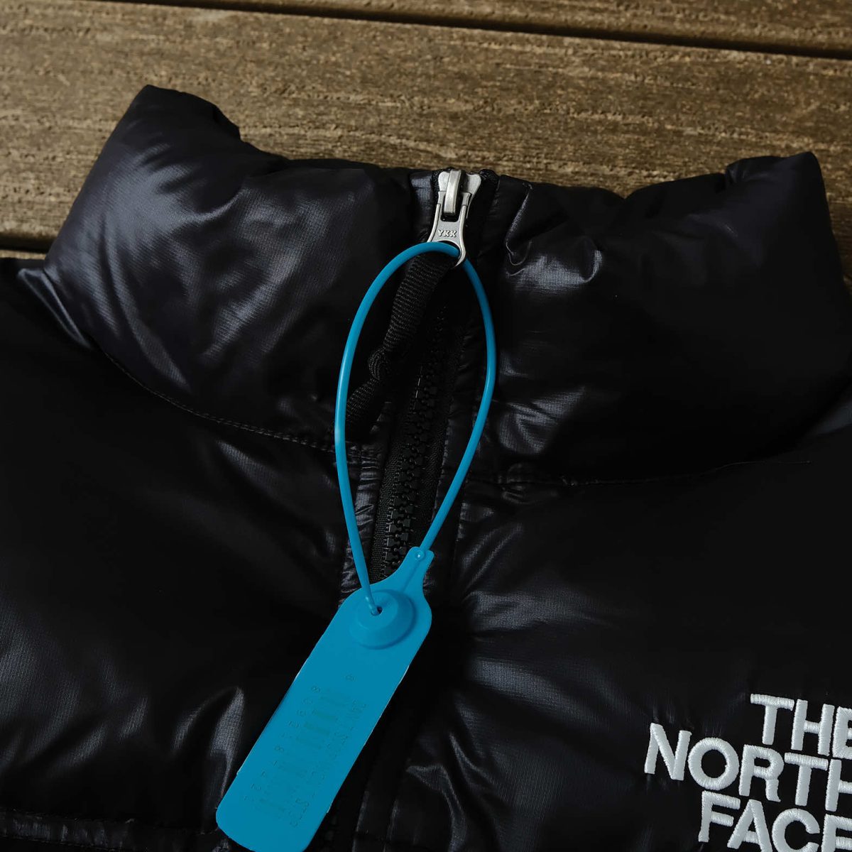 Cropped Down Puffer Jacket - Image 25